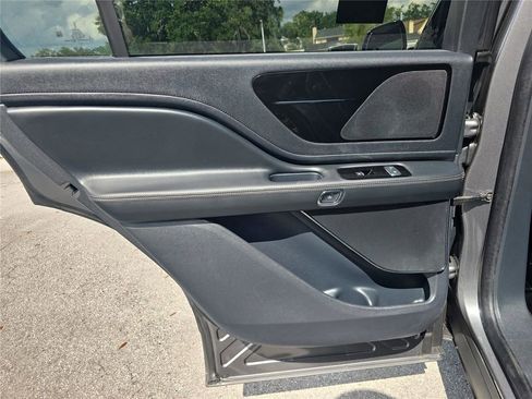Used 2025 Lincoln Aviator 2WD image 9