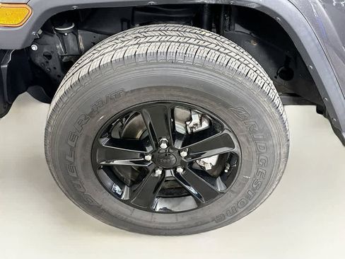 Used 2020 Jeep Wrangler Unlimited Sahara image 8