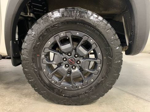 Used 2022 Nissan Frontier PRO-4X w/ Pro-4X Premium Package AWD/4WD image 23
