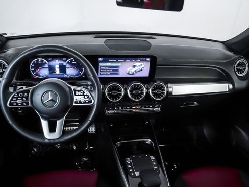 Certified 2022 Mercedes-Benz GLB 250 4MATIC w/ AMG Line image 18