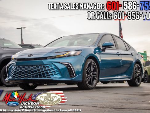 Used 2025 Toyota Camry XSE FWD image 4