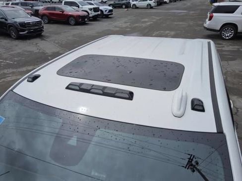 Used 2024 GMC Sierra 2500 AT4 w/ AT4 Premium Plus Package AWD/4WD image 4