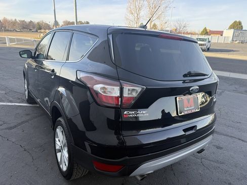Used 2017 Ford Escape SE image 4