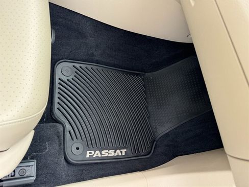 Used 2018 Volkswagen Passat 2.0T R-Line image 51