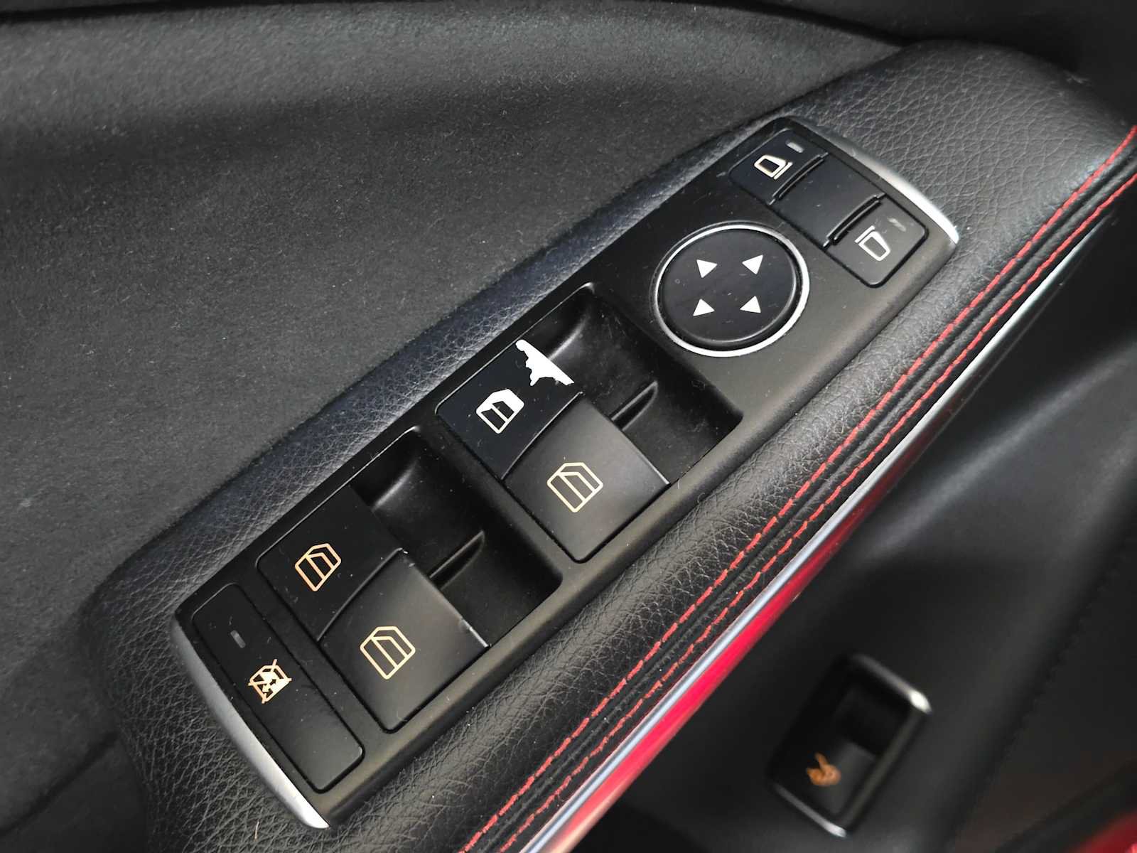 Used 2015 Mercedes-Benz CLA 250 4MATIC image 24