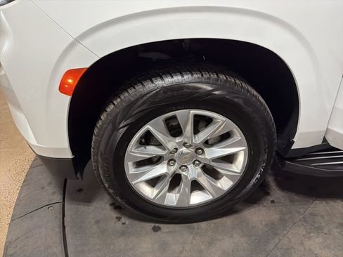 Certified 2023 Chevrolet Suburban Premier image 38