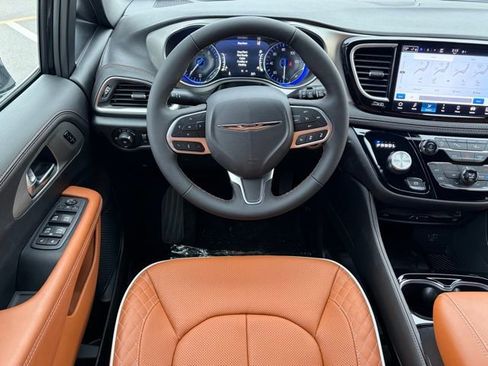 New 2026 Chrysler Pacifica Pinnacle AWD/4WD image 40