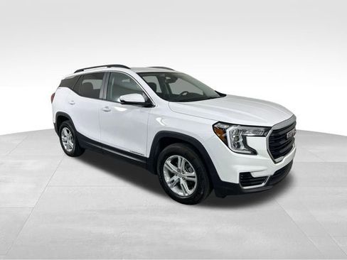 Used 2024 GMC Terrain SLE w/ Driver Convenience Package FWD image 8