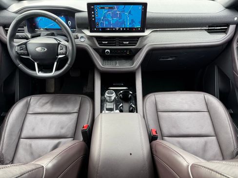 Used 2025 Ford Explorer Platinum w/ LUX Leather Package AWD/4WD image 24