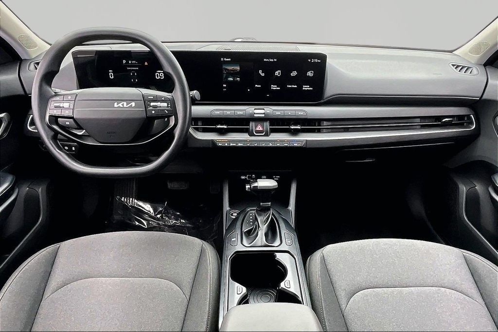 Used 2025 Kia K4 FWD image 16