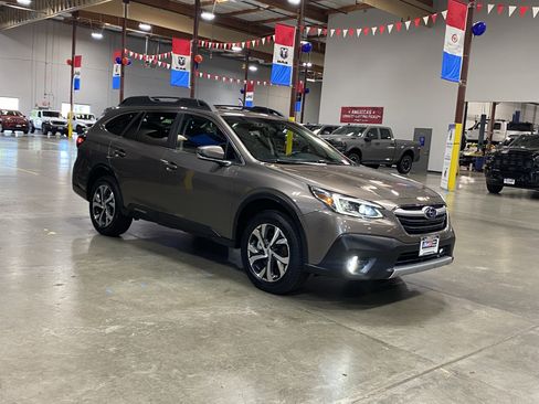 Used 2022 Subaru Outback Limited AWD/4WD image 7