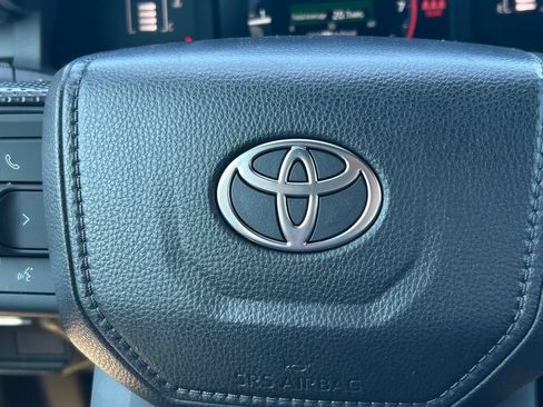 Certified 2025 Toyota Tacoma SR5 AWD/4WD image 34