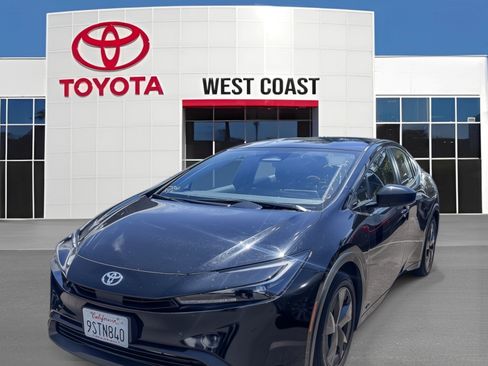 Used 2025 Toyota Prius LE AWD/4WD image 1