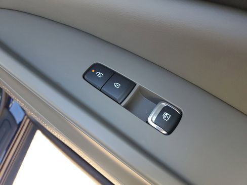 Certified 2025 Kia Carnival EX image 11