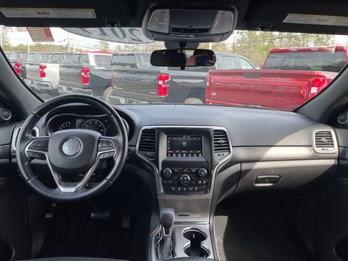 Used 2019 Jeep Grand Cherokee Laredo image 12