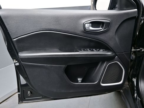 Used 2021 Jeep Compass Latitude FWD image 12