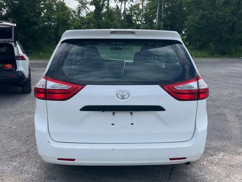 Used 2017 Toyota Sienna L FWD image 6