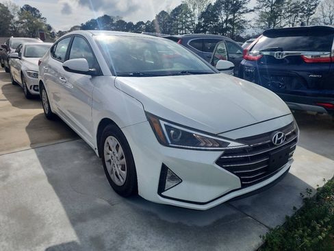 Used 2019 Hyundai Elantra SE w/ Cargo Package FWD image 1
