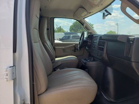 Used 2016 Chevrolet Express 2500 RWD image 18