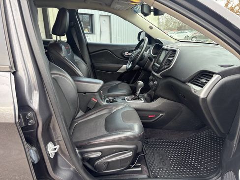 Used 2018 Jeep Cherokee Trailhawk w/ Comfort/Convenience Group image 38