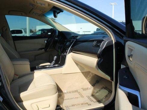 Used 2016 Toyota Camry XLE image 12