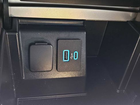 Used 2020 Ford Explorer XLT w/ Equipment Group 202A image 27