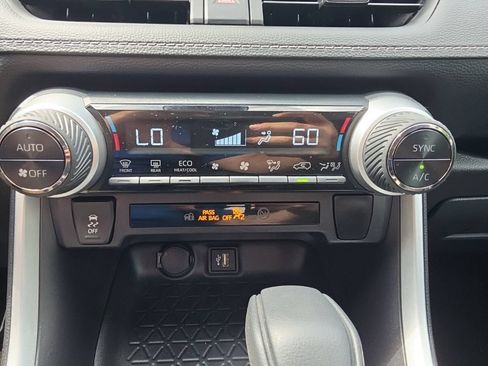 Used 2025 Toyota RAV4 XLE AWD/4WD image 27