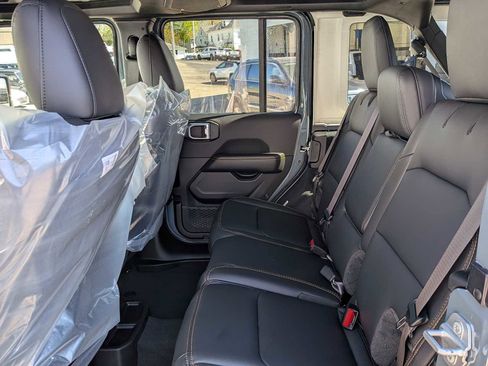 New 2026 Jeep Wrangler Unlimited Sahara AWD/4WD image 14