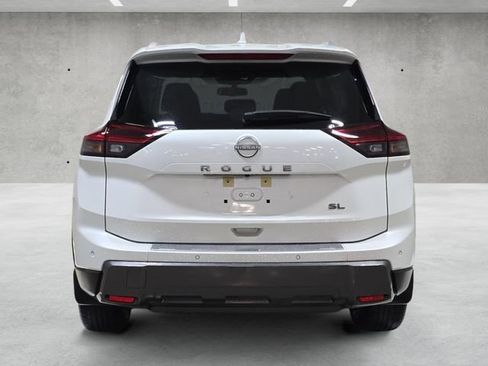 Used 2025 Nissan Rogue SL FWD image 15