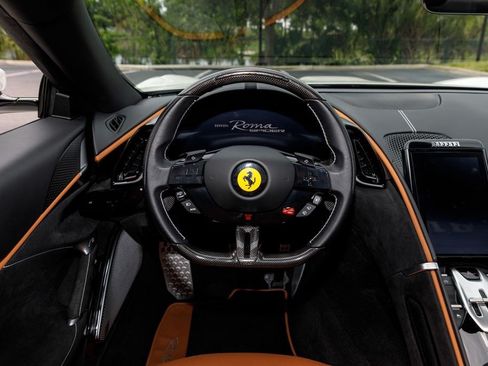 Used 2024 Ferrari Roma Spider RWD image 20