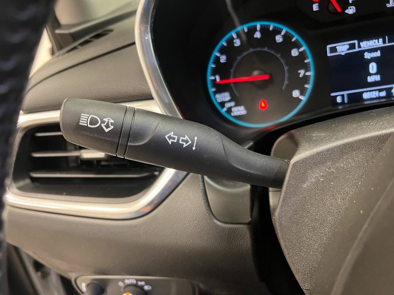 Used 2018 Chevrolet Equinox LT FWD image 38