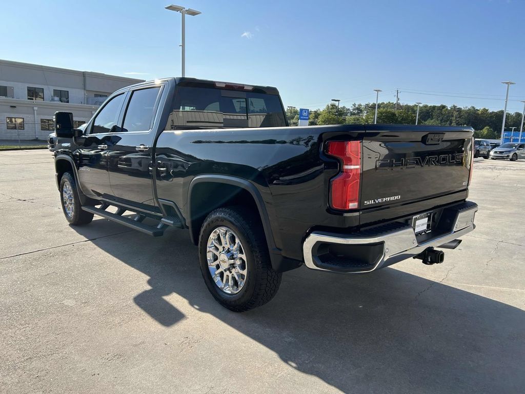 Used 2025 Chevrolet Silverado 2500 LTZ w/ LTZ Convenience Package AWD/4WD image 5