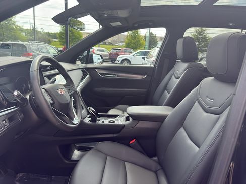 Used 2024 Cadillac XT6 Luxury w/ LPO, Floor Liner Package AWD/4WD image 9
