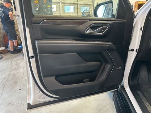 Used 2023 Chevrolet Tahoe LT AWD/4WD image 3