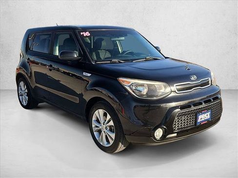 Used 2016 Kia Soul + image 3
