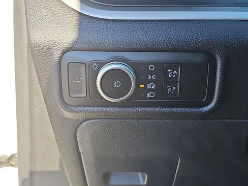 Used 2022 Ford Explorer XLT w/ Equipment Group 202A image 22