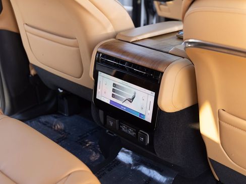 Used 2023 Jeep Grand Wagoneer Series III AWD/4WD image 34