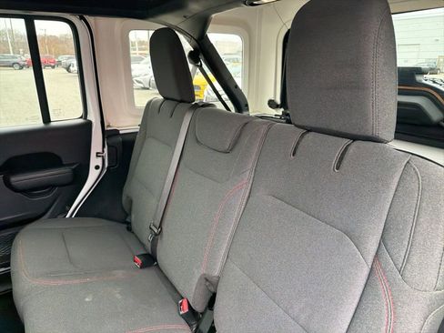 Used 2024 Jeep Wrangler Rubicon image 30