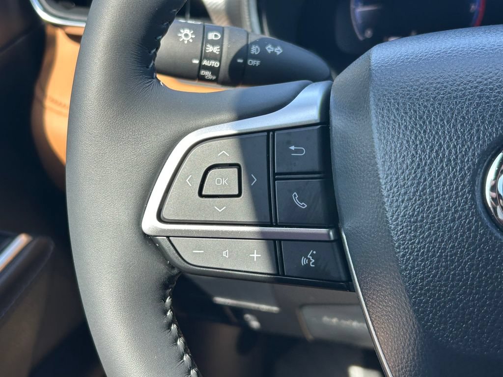 Certified 2026 Toyota Highlander Platinum AWD/4WD image 42