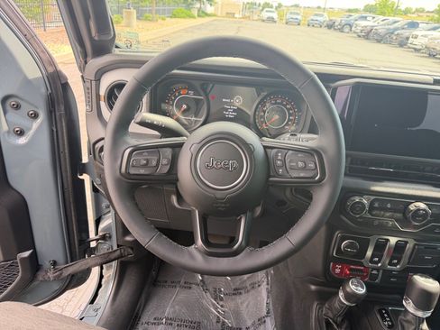 Used 2025 Jeep Wrangler Sport AWD/4WD image 9