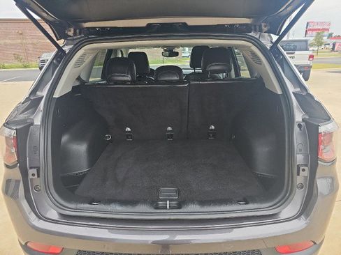 Used 2022 Jeep Compass Limited image 9