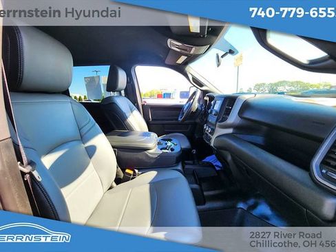 Used 2024 RAM 3500 Tradesman w/ Chrome Appearance Group AWD/4WD image 17