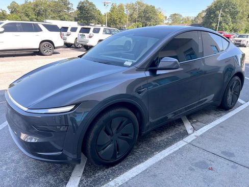 Used 2026 Tesla Model Y 2WD image 29