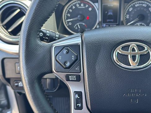 Used 2022 Toyota Tacoma SR5 RWD image 18