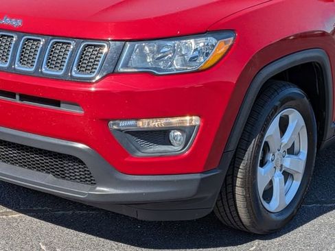 Used 2018 Jeep Compass Latitude w/ Popular Equipment Group FWD image 9