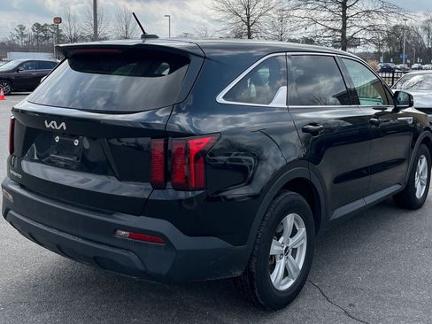 Used 2023 Kia Sorento LX image 8