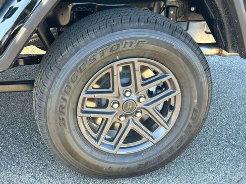 New 2025 Jeep Gladiator Sport image 38