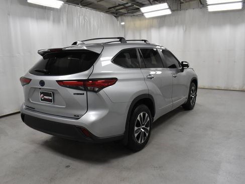 Used 2023 Toyota Highlander XLE image 5