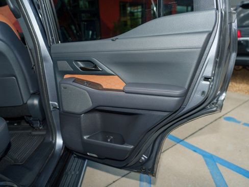 Used 2025 Lexus GX 550 w/ Accessory Package (31) AWD/4WD image 22