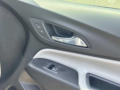 Used 2020 Chevrolet Equinox LS FWD image 9